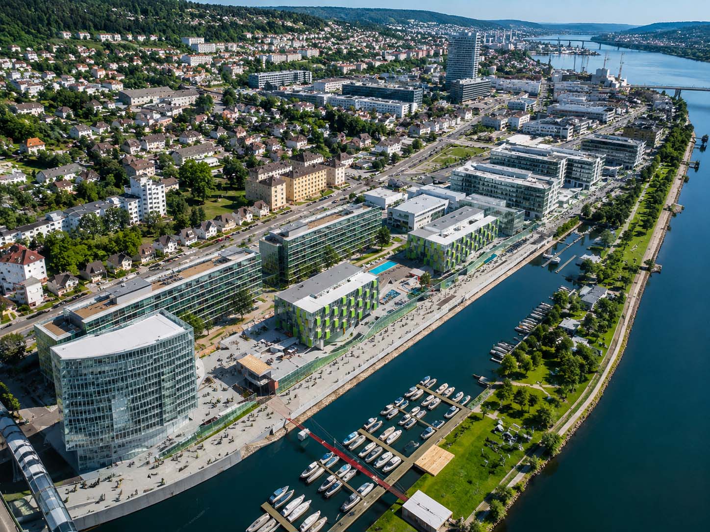 La empresa tiene su sede en el puerto del Danubio de Linz.